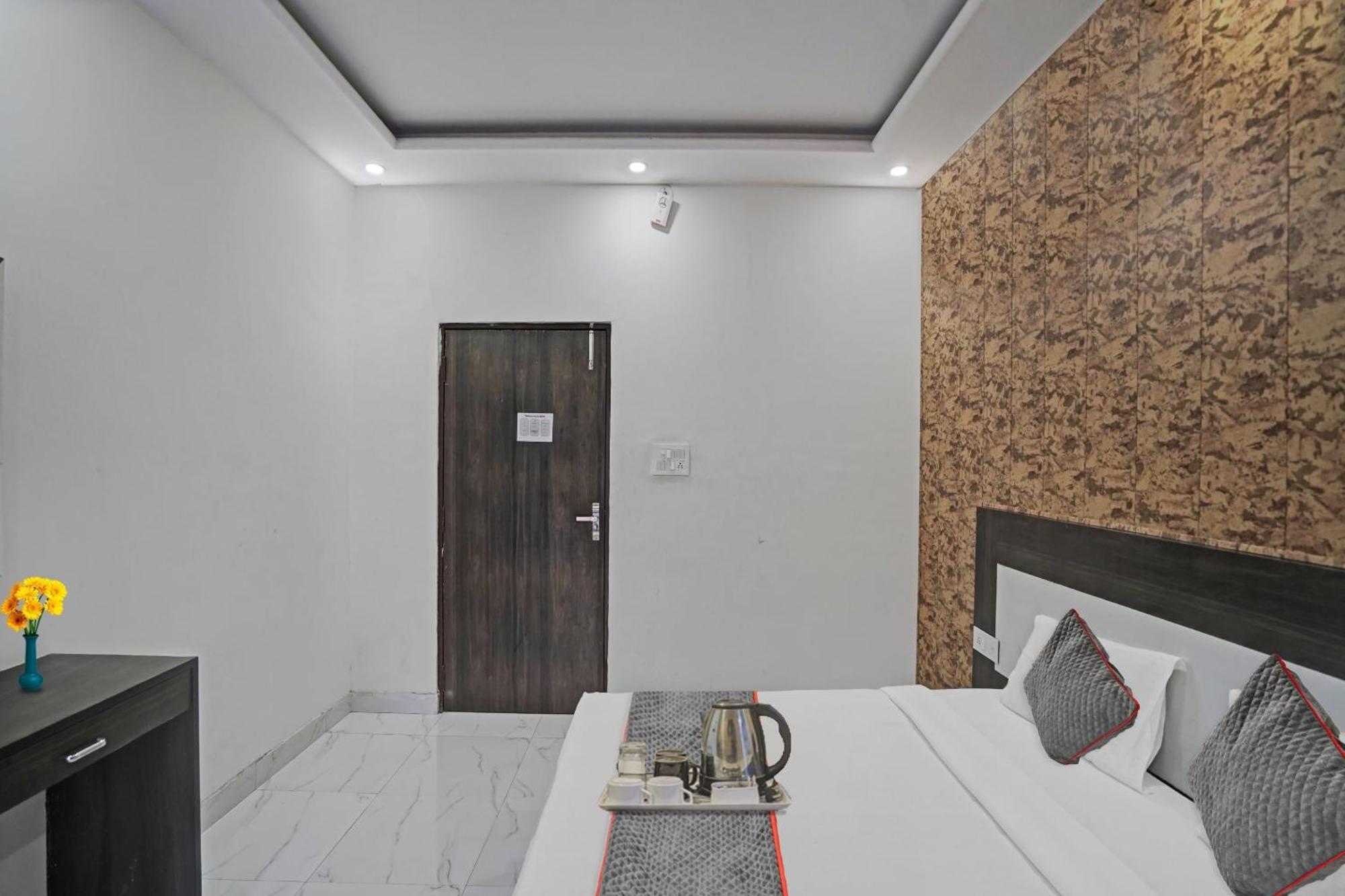 Collection O Rajvanshi Paradise Gurgaon Exterior foto