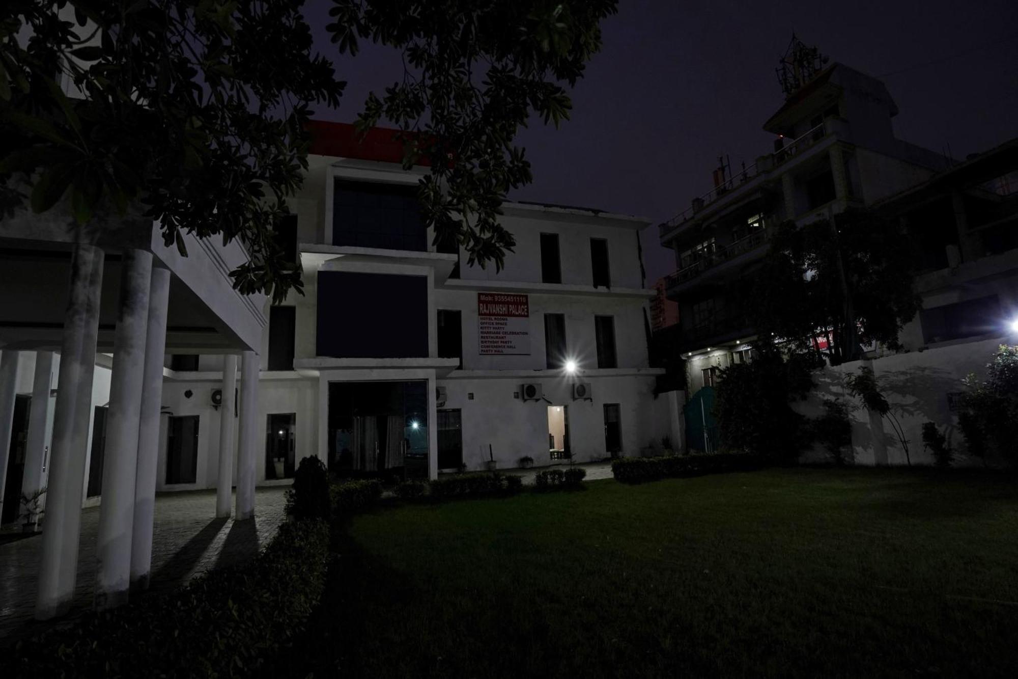 Collection O Rajvanshi Paradise Gurgaon Exterior foto