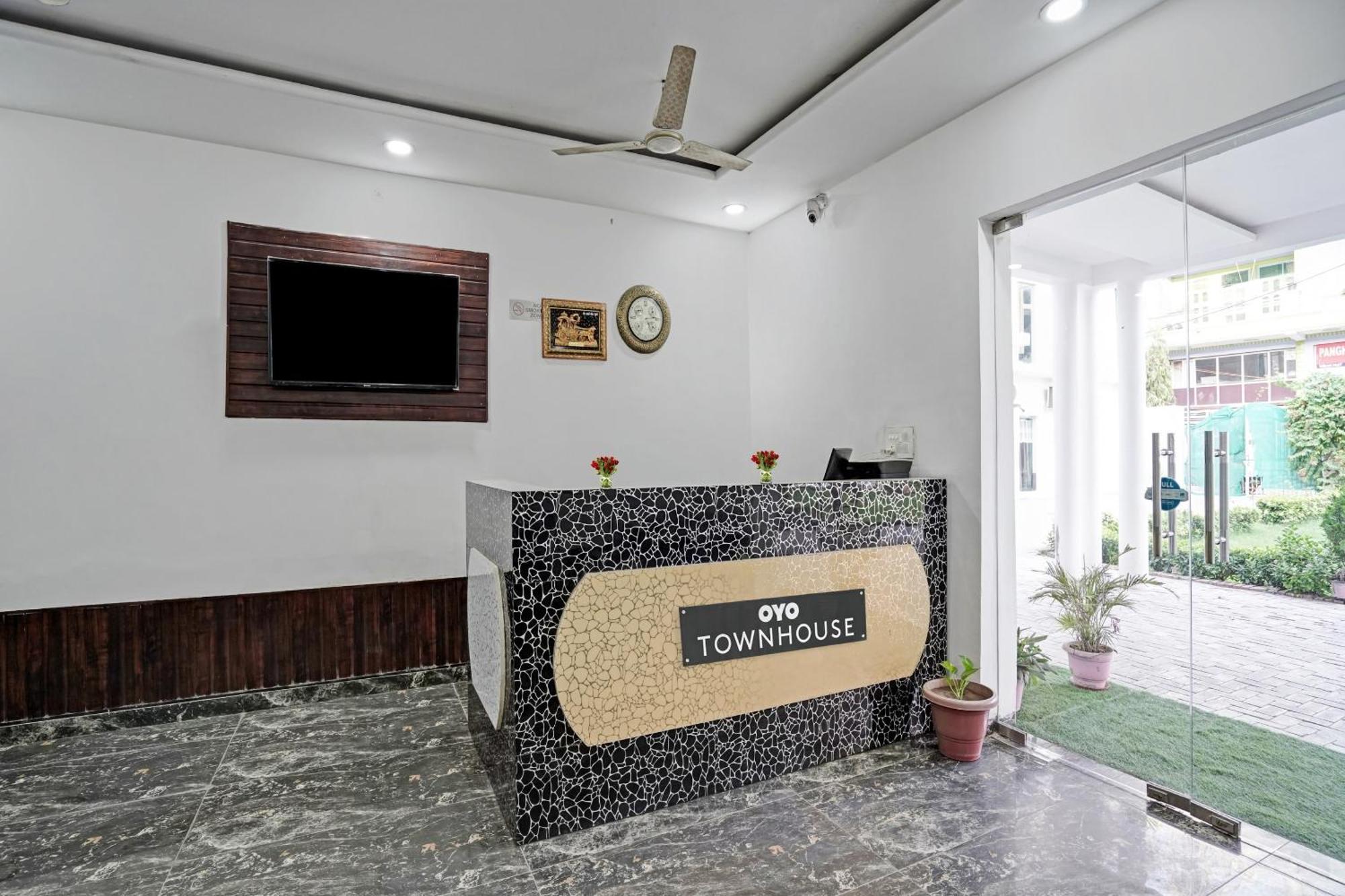 Collection O Rajvanshi Paradise Gurgaon Exterior foto