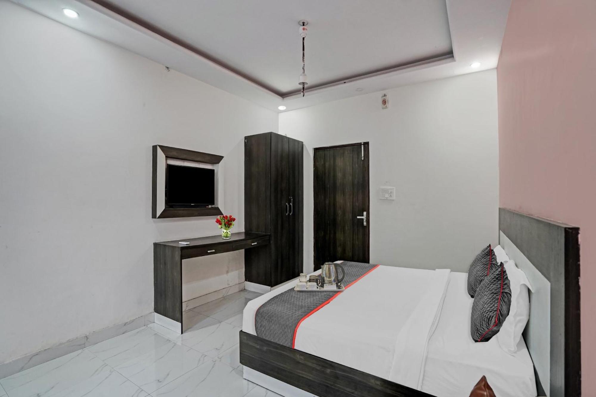 Collection O Rajvanshi Paradise Gurgaon Exterior foto