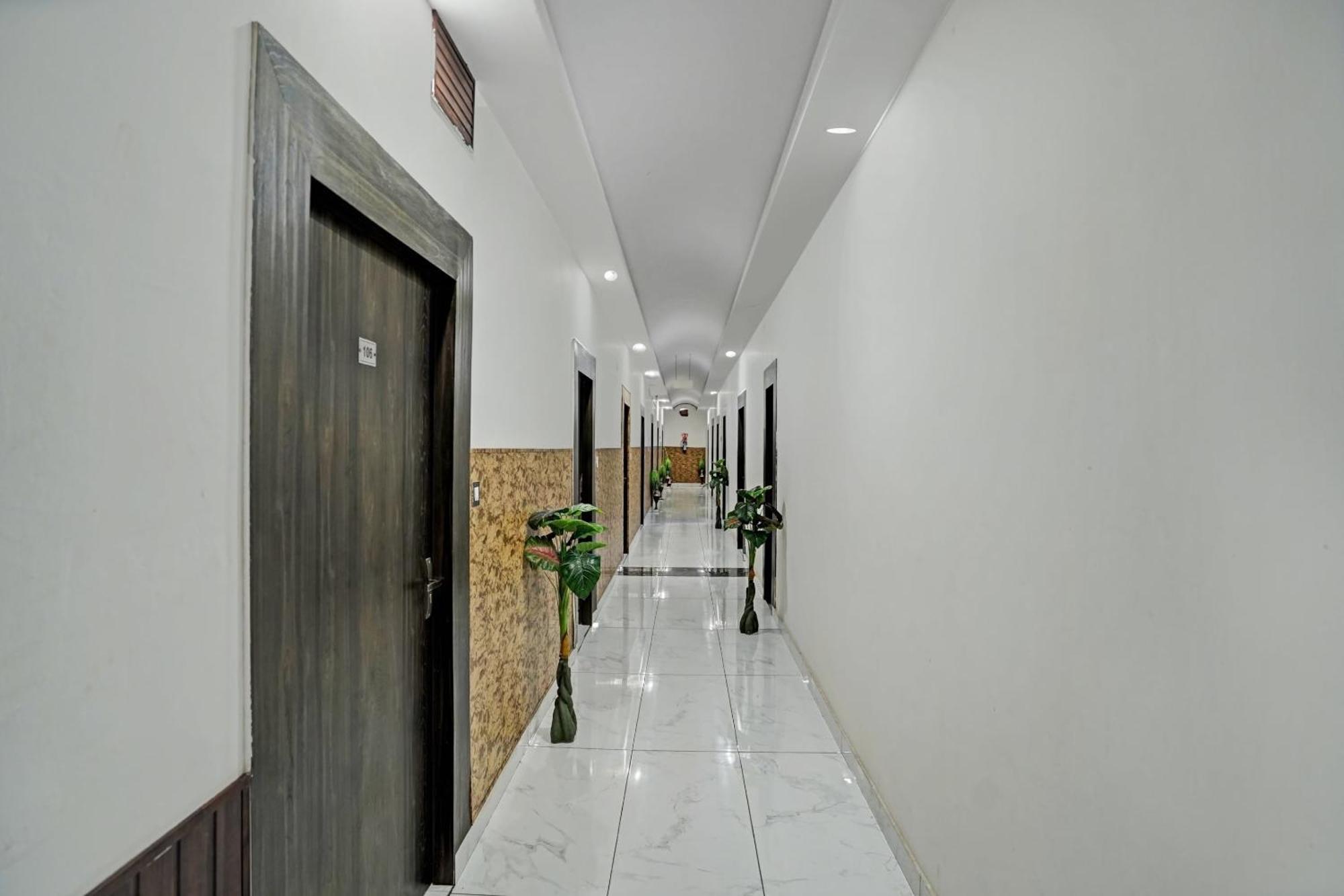 Collection O Rajvanshi Paradise Gurgaon Exterior foto