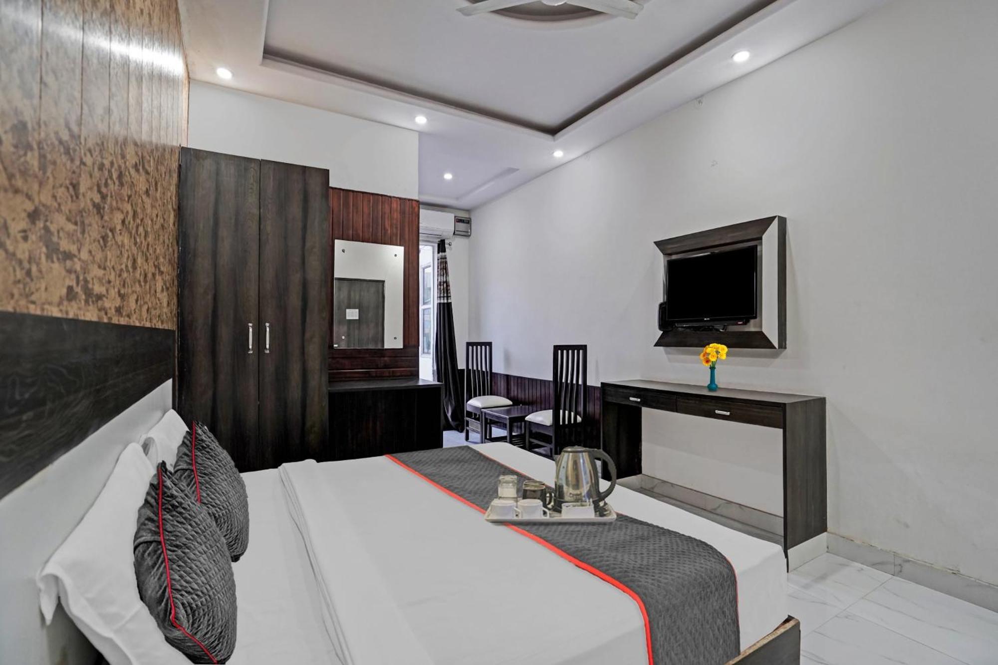Collection O Rajvanshi Paradise Gurgaon Exterior foto